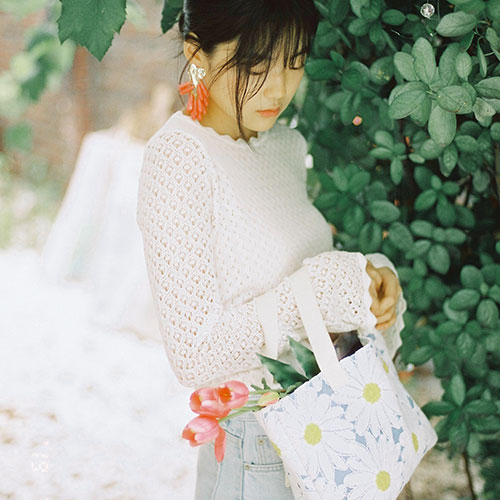 Lucy tote bag (blue daisy)